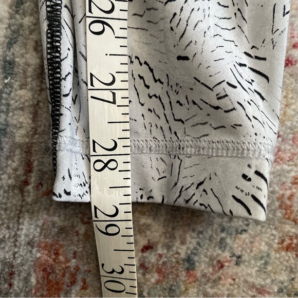 LULULEMON Black and White Patterned with Green and Ombre Effect Leggings - Picture 6 of 6